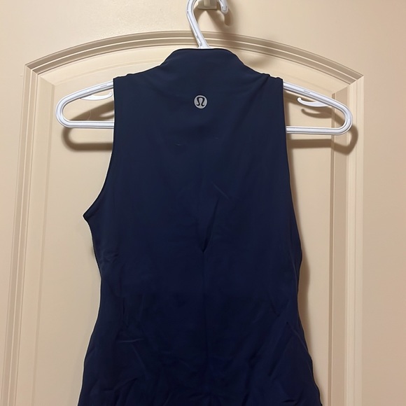Lululemon shirt size 2 - Picture 2 of 3